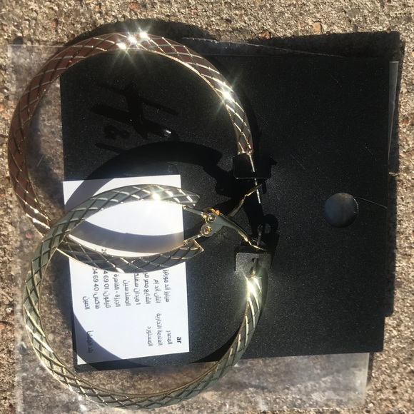 New H&M Gold Colored 2” Textured Hoop Earrings - Picture 4 of 13